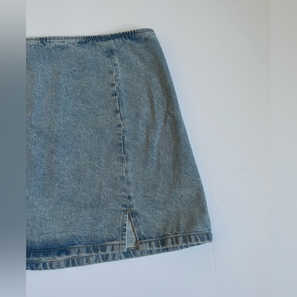 NWOT ASOS Designs Women’s Light Wash Mini Skirt SZ 16 🩵 - Picture 4 of 11